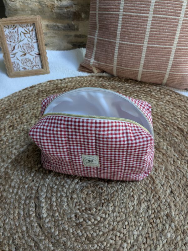 Trousse de toilette cousu main avec motif en damier rouge et blanc