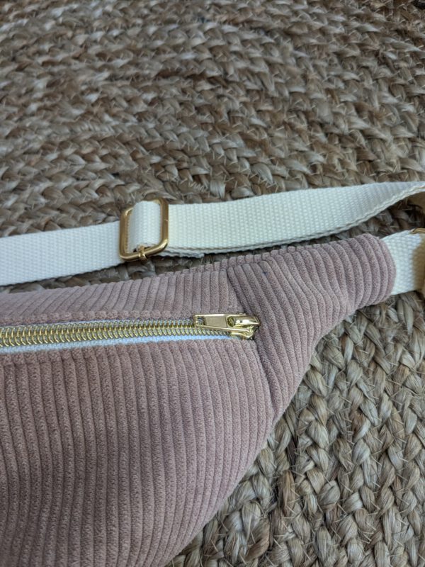Sac banane en velours rose poudré – Image 3